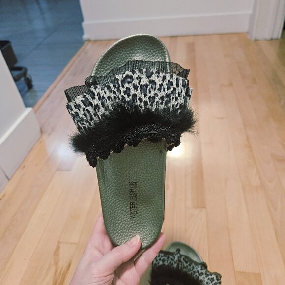 Sandals with handmade embellishments - Picture 2 of 7